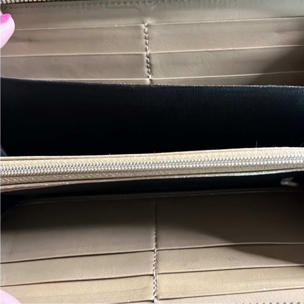 Authentic Cream Gucci Wallet - Picture 4 of 6